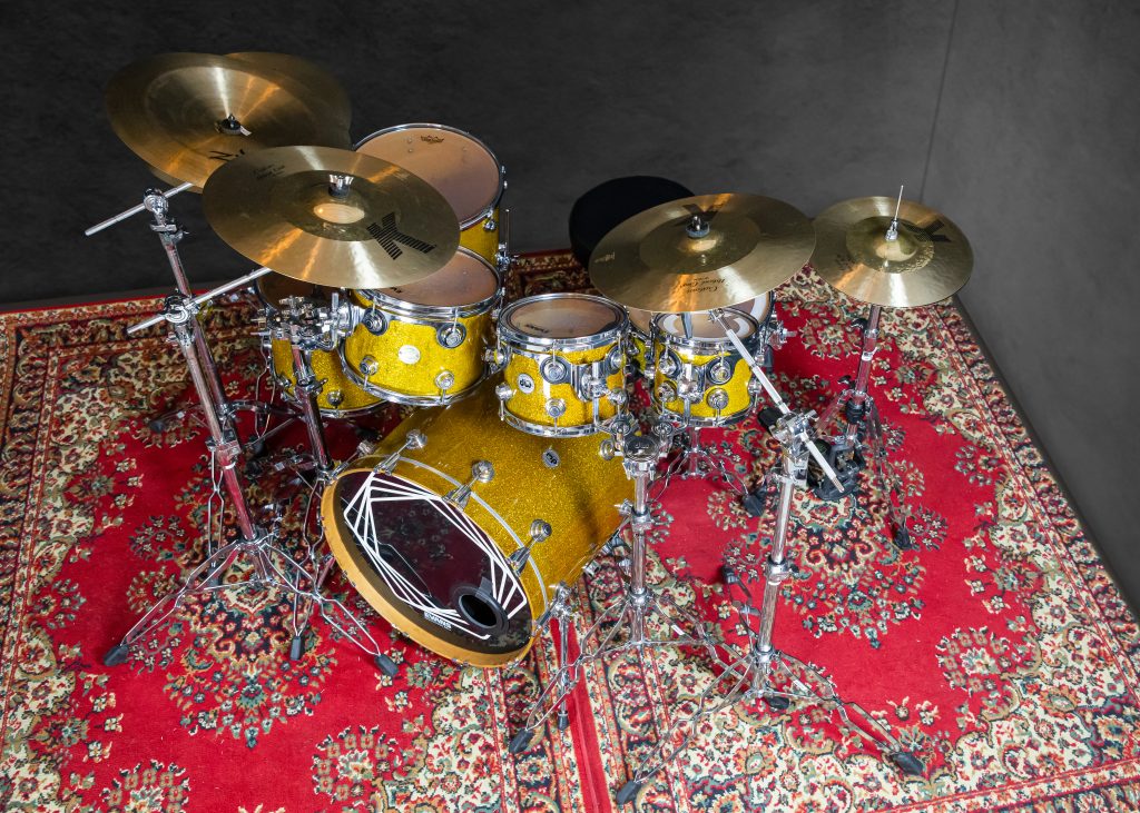 DW Collectors Series Broken Glass Gold